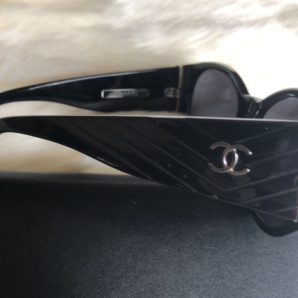 CHANEL Sunglasses - Picture 5 of 15